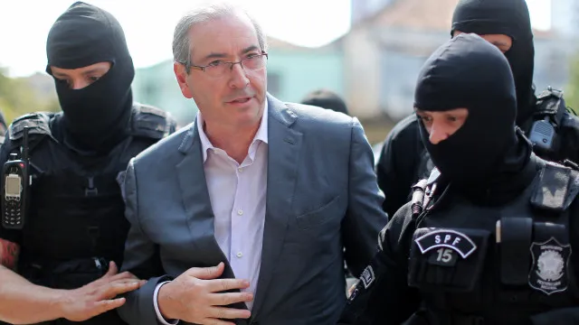 
                    Dino manda bloquear R$ 6,1 milhões de Eduardo Cunha em investigação sobre emendas
                