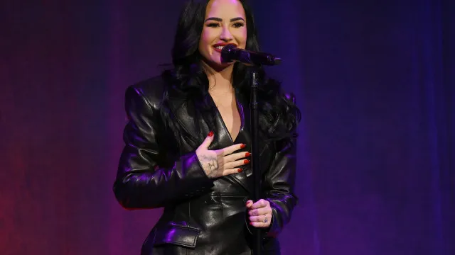 
                    Demi Lovato agita multidão em show com Pabllo Vittar durante Rock in Rio
                