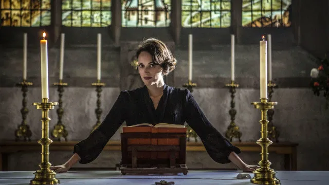 
                    Fé e tentação: Filmes e séries sobre romance e pecado
                