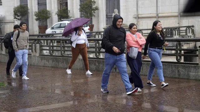 
                    Frente fria traz risco de temporais ao Sul; calor predomina em outras regiões do País
                