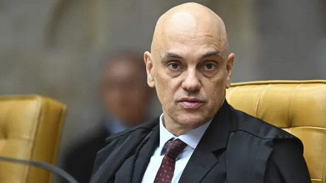 
                    Moraes diz que políticos sem voto usam crítica ao STF como 'escada eleitoral'
                