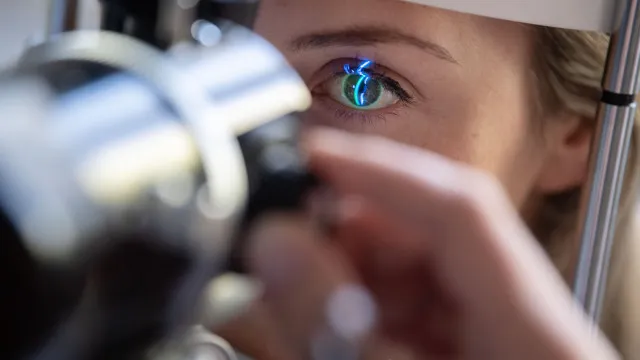 
                    Quem tem glaucoma pode fazer cirurgia de catarata?
                