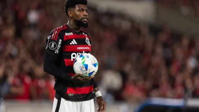 
                    Flamengo recebe proposta de mais de R$ 50 milhões por Emerson Royal
                