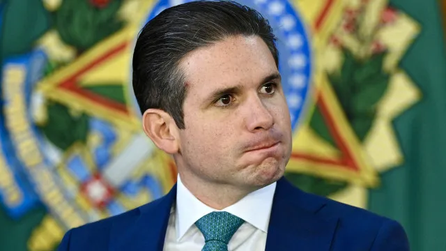 
                    Governo contraria Motta e mantém plano de novo projeto por fim da escala 6x1
                