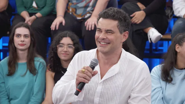 
                    Carmo Dalla Vecchia é homenageado por atuação em defesa dos direitos LGBTQIAPN+ no Rio
                