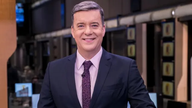 
                    Roberto Kovalick mostra que entende de BTS e surpreende Alan Severiano
                