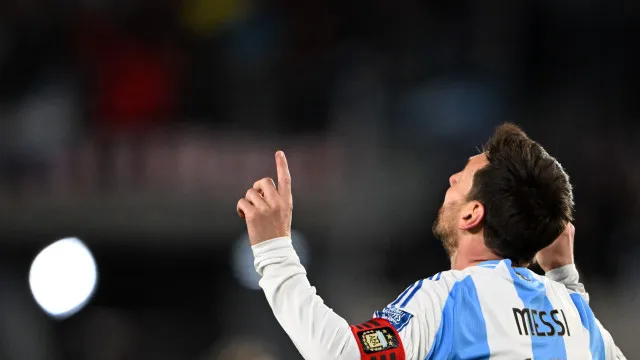 
                    Argentina divulga pré-lista da Copa com Messi, Flaco, Giay e Prestianni
                