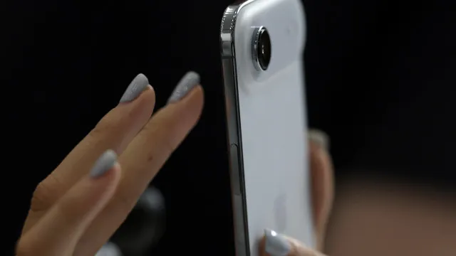 SÃO PAULO, SP (UOL/FOLHAPSS) - A Apple é invest