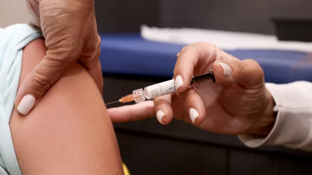 
                    Vacinação contra HPV avança, mas mortes ainda preocupam
                