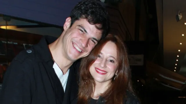 
                    Foi tranquilo ou traumático? Famosos que se divorciaram após mais de uma década juntos
                