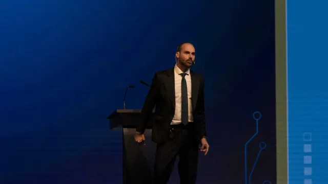 
                    STF: Julgamento da ação penal contra o ex-deputado federal Eduardo Bolsonaro acontece na terça
                