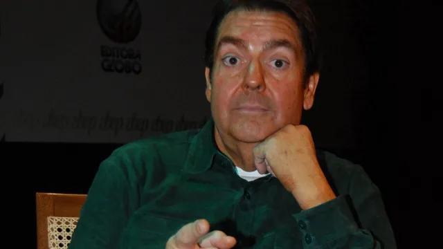 
                    Faustão faz 76 e esposa exalta sua força
                