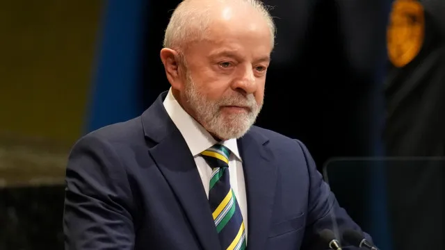 
                    Ao menos 18 ministros vão deixar o governo até o dia 2, diz Lula
                