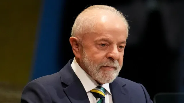 
                    Lula: 'Me senti muito incomodado de participar de um debate com um miliciano'
                