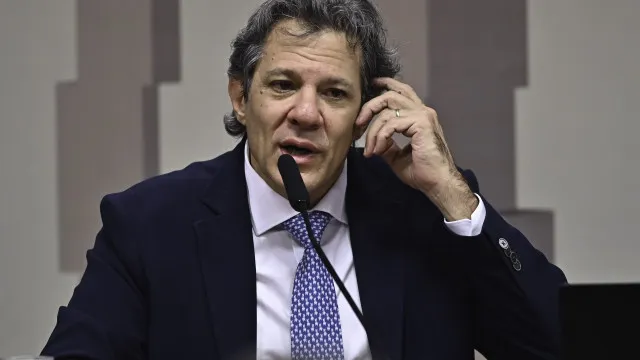 
                    Haddad diz que resistiu a virar a chave para ser candidato e que Tarcísio mente
                