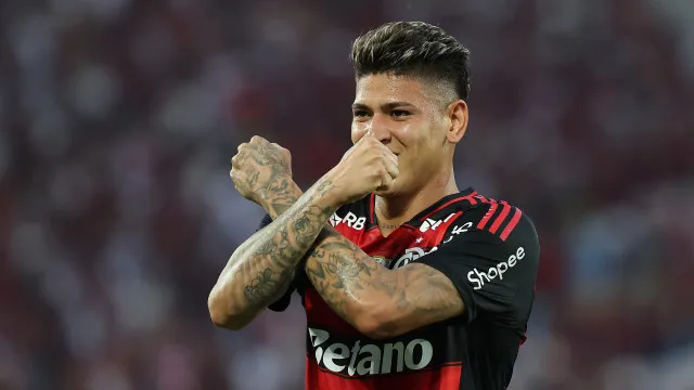 
                    Carrascal aparece no Brasileiro para salvar Flamengo após série de ganchos
                