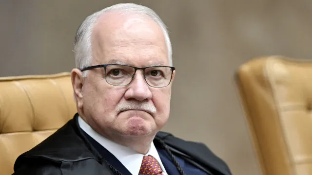 
                    Fachin dá 72 horas para Mendonça se manifestar sobre afastamento de chefe da PF
                