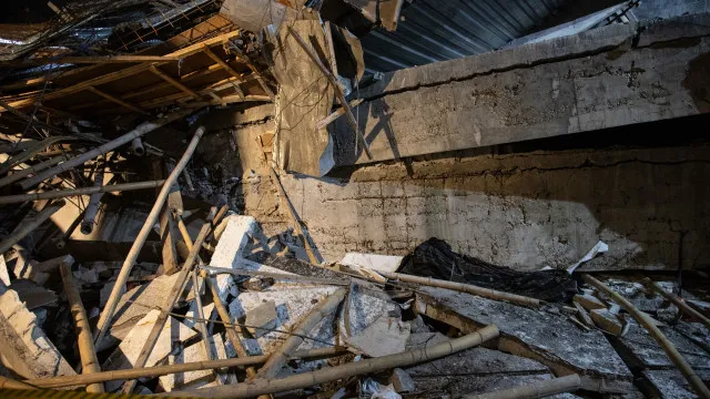 
                    Sobe para 12 o número de mortos após desabamento em BH
                