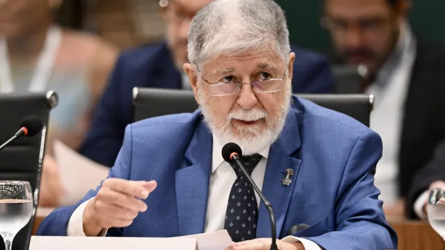 
                    'Só se ele está se referindo à Meta', diz Celso Amorim sobre acusação de fraude de Trump contra eleição
                
