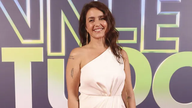 
                    'A elite não morre', diz Manuela Dias sobre final de Odete em remake de 'Vale Tudo'
                