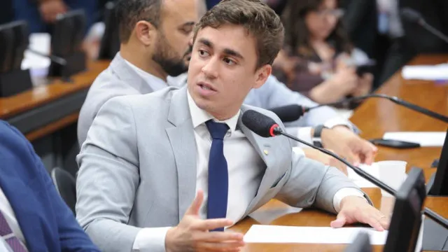 Alvo de crítica de Eduardo, Nikolas citou Flávio em apenas 10 dos 544 posts feitos no X