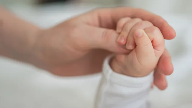 
                    Viajar com bebê exige atenção à vacinação e ao destino antes de embarcar
                