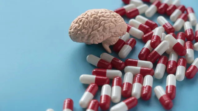 
                    Medicamento contra progressão do Alzheimer chega ao País em junho
                