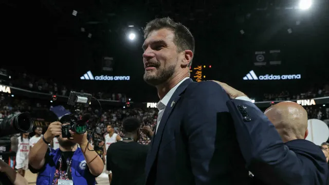 
                    NBA: Tiago Splitter, do Portland, é 1º técnico brasileiro nos playoffs
                