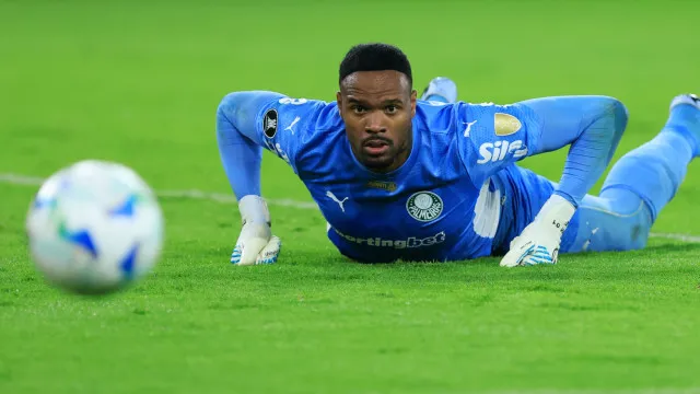 
                    Palmeiras cochila, leva gol contra de goleiro e empata com Cerro na Libertadores
                