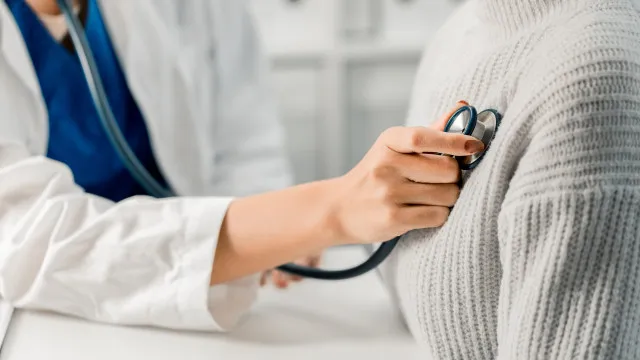 
                     Tratamento contra câncer de mama pode deixar sequelas no coração
                