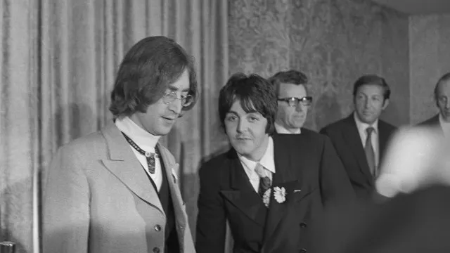 
                    Paul McCartney diz que briga com John Lennon no fim dos Beatles doeu
                