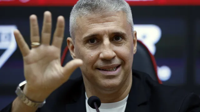
                    Crespo é quinto técnico demitido no Brasileirão em 2026
                