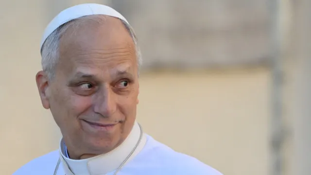 Atendente “desliga na cara” do papa Leão em ligação com o banco