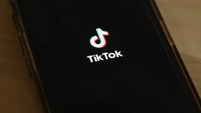 
                    TikTok torna privadas todas as contas de menores de 16 anos
                
