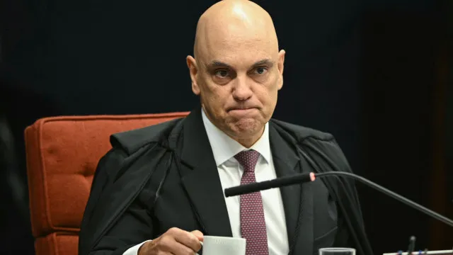 
                    Moraes manda prender ex-diretor da PRF e outros quatro condenados por trama golpista
                
