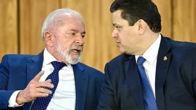 
                    Alcolumbre pede agenda com Lula para restabelecer relação após derrota de Messias
                