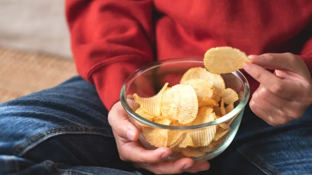 
                    Seis alimentos ultraprocessados que tornam o metabolismo mais lento
                