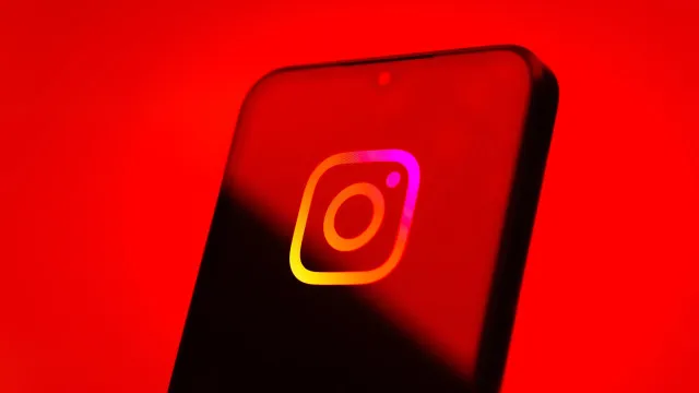 
                    Instagram bloqueou páginas LBTQIA+ no dia da luta contra LGBTfobia, diz entidade
                