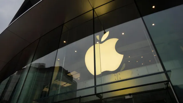 
                    Apple fecha parceria superior a US$ 30 bilhões com Broadcom para produção de chips nos EUA
                