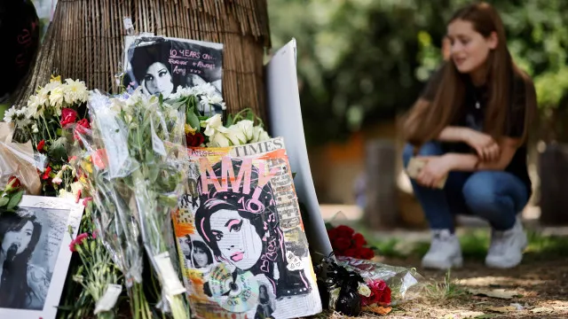 A história trágica da vida de Amy Winehouse (e sua passagem conturbada no Brasil)