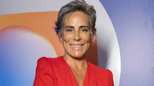 
                    Ex-empregados dos famosos revelam seus segredos mais constrangedores
                