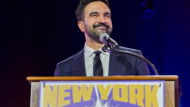 
                    Prefeito de Nova York exalta Sócrates e mobilização social no futebol
                
