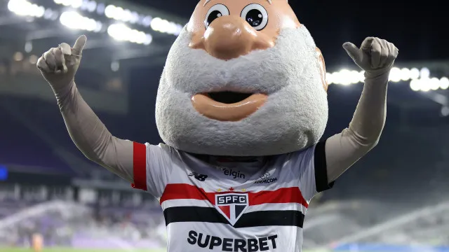 
                    São Paulo encaminha renovação com a New Balance em acordo de até R$ 60 milhões por ano
                