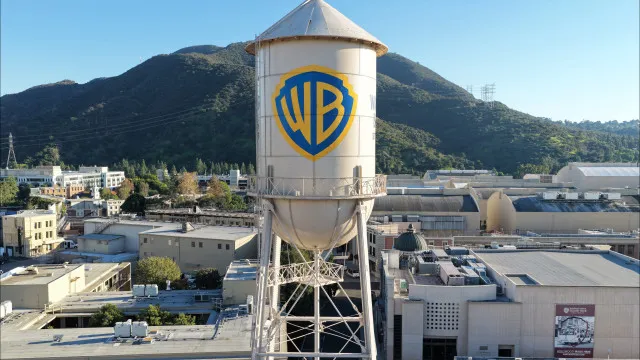 
                    Acionistas da Warner Bros. Discovery aprovam acordo com a Paramount
                