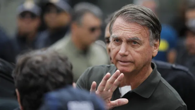 
                    59% defendem prisão domiciliar de Bolsonaro e 37% querem volta ao regime anterior, aponta Datafolha
                