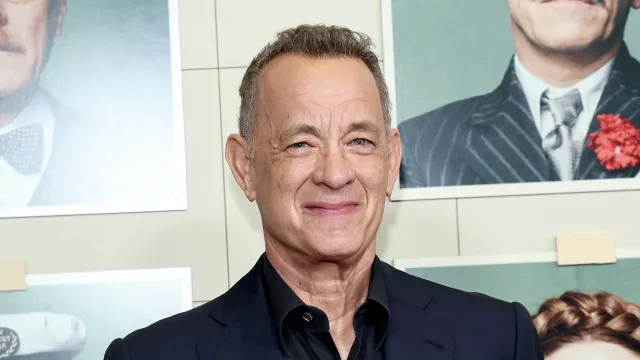 
                    Tom Hanks aceita voltar para 'Toy Story 6', mas faz exigência e alerta sobre uso de IA
                