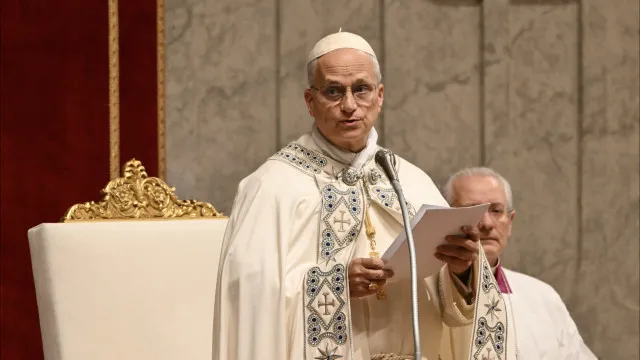 Papa Leão 14 chega à Sagrada Família, em Barcelona, para inauguração de torre