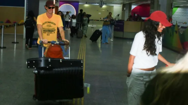 
                    Bruna Marquezine reencontra Shawn Mendes nos EUA e casal é flagrado em Malibu
                