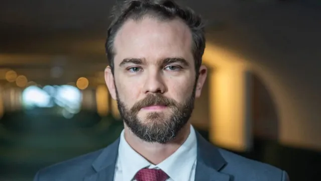 
                    Durigan evita reforçar críticas do governo e PT a Galípolo e diz que não haverá ajuda ao BRB
                