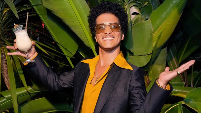 
                    Famosos que americanizaram seus nomes para Hollywood
                